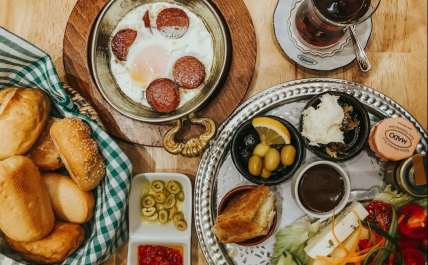 Traditional Turkish BreakfastAram Sabah on Unsplash 
