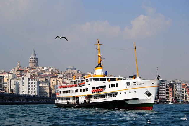 Ferry across the Golden Horn route, Istanbul, Turkeygedankenwind from Pixabay