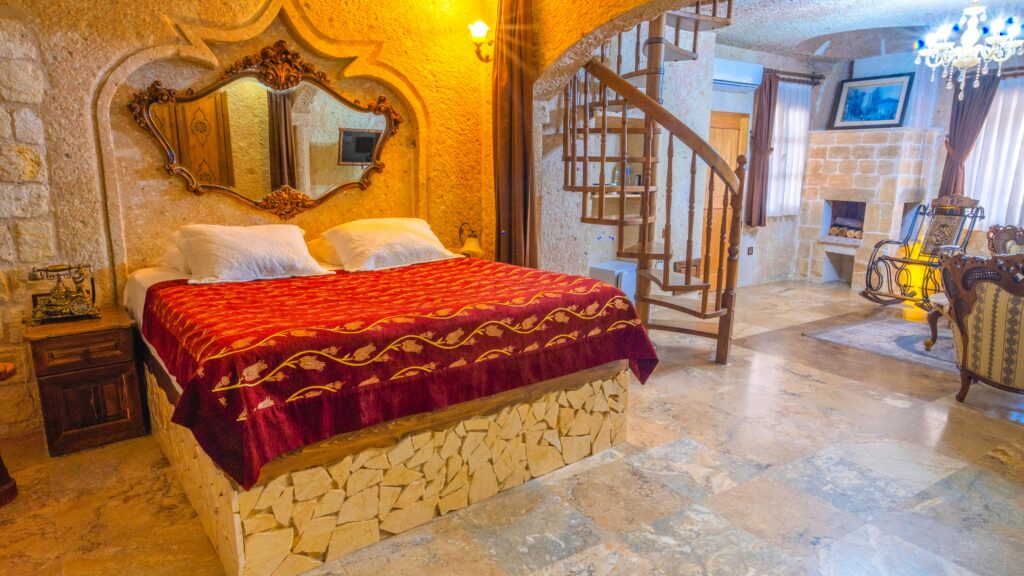 Photo by Sadi Gökpınar: https://www.pexels.com/photo/view-of-a-room-in-oread-cave-suites-urgup-turkey-19883382/